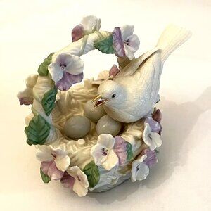 Bird in Basket Music Box Song is APRIL SHOWERS is loud and clear 4" x 4 3/4"